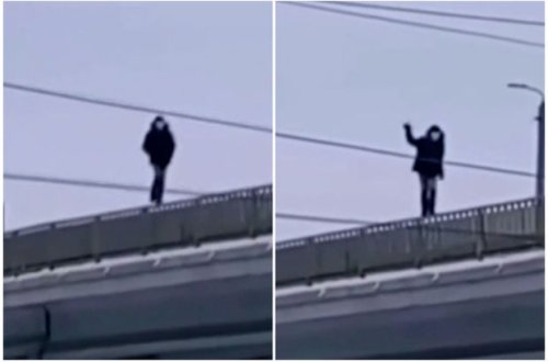 Rusiyada körpünün məhəccərləri üzərində yeriyən şəxs həyatını təhlükəyə atdı – VİDEO