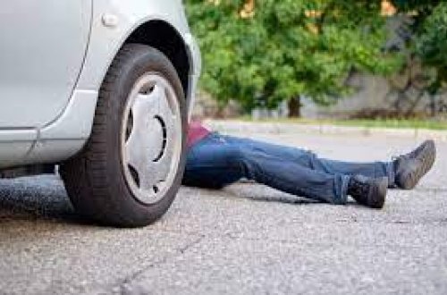 Bakıda avtomobil yolu keçmək istəyən şəxsi vuraraq öldürüb