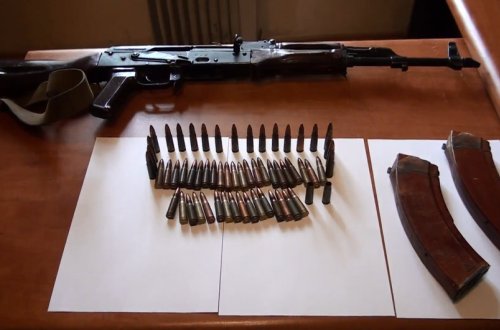 Polis əməliyyat keçirib, 10 ədəd silah götürülüb