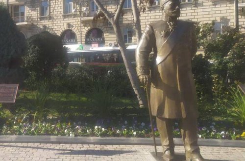 Tağıyevin heykəlinin açılışından FOTOREPORTAJ