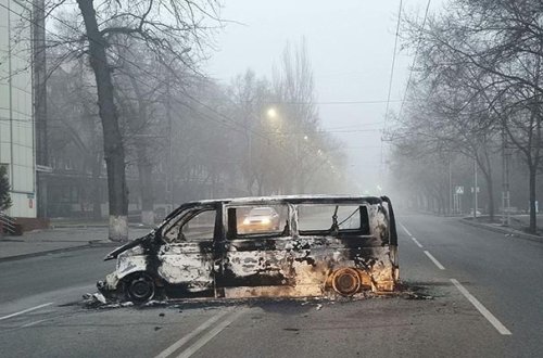 Almatıda 165 polis maşınına ziyan vurulub