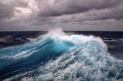 Xəzərdə dalğanın hündürlüyü 2.7 metrə çatıb - FAKTİKİ HAVA