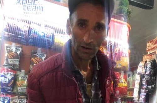 Polis anasını baltalayan oğlanı axtarır