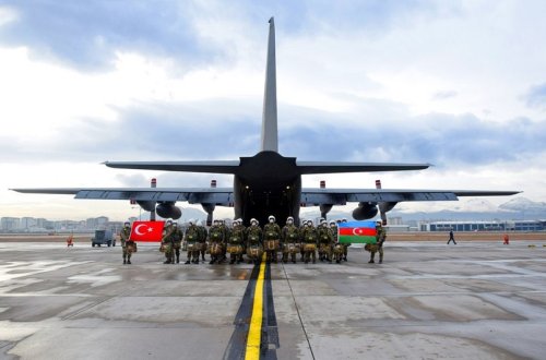 Azərbaycan hərbçiləri Türkiyədə paraşüt təlimlərinə cəlb olunublar