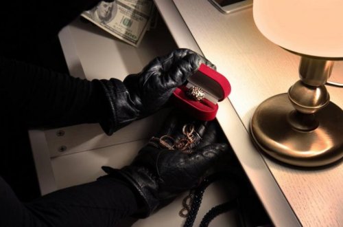 Masallıda evdən 10 min manatlıq qızıl-zinət əşyaları oğurlanıb