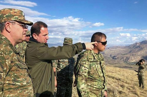 Ermənistanın sabiq müdafiə naziri Tonoyan və digərlərinin məhkəməsi başlayıb