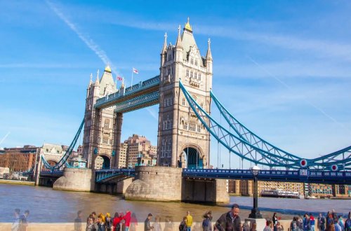 İngiltərədə COVID-19-la bağlı məhdudiyyətlər yüngülləşdirilib