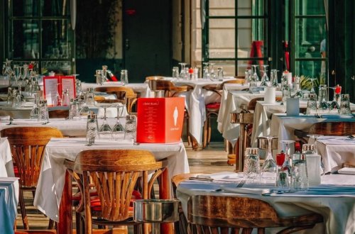 AQTA “Burc Qala” restoranını cərimələyib