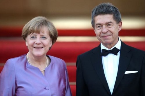 Merkel həyat yoldaşının elmi işi ilə bağlı ABŞ-a köçə bilər
