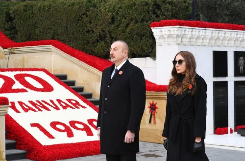 Ильхам Алиев и Мехрибан Алиева посетили Аллею шехидов