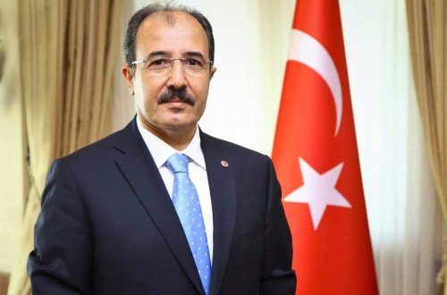 Türkiyənin Azərbaycandakı səfiri Şəhidlər xiyabanını ziyarət edib