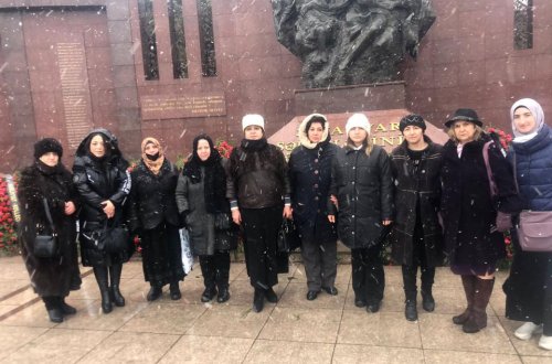 QHT-nin qadın rəhbərləri 20 Yanvar abidəsini ziyarət edib, dünya birliyinə müraciət ünvanlayıblar