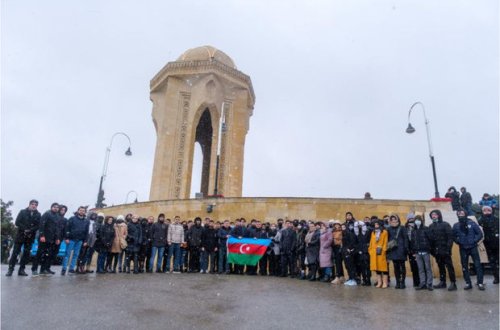 Gənclər təşkilatlarının nümayəndələri Şəhidlər xiyabanını ziyarət ediblər - FOTO