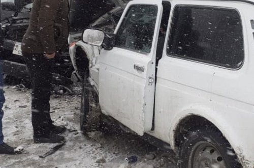 Gədəbəydə buzlu yol avtomobil qəzasına səbəb olub, xəsarət alanlar var