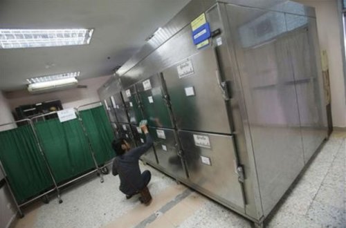 На Тайване пьяных водителей заставили убираться в морге