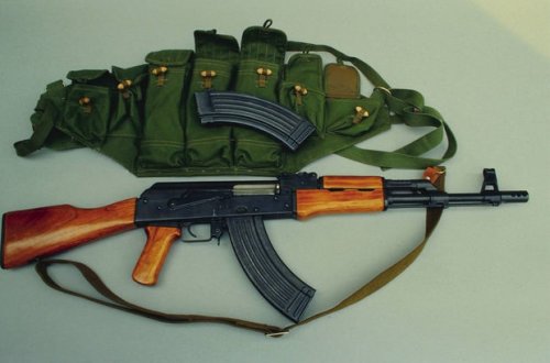 На железнодорожной станции Сабунчи обнаружен автомат Калашникова