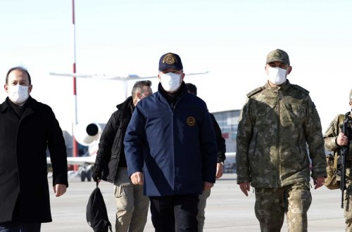 Hulusi Akar Türkiyə-İraq sərhədinə səfər edib