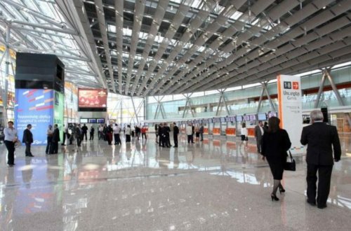 Ermənistanı hava yolu ilə tərk edənlərin sayı artıb