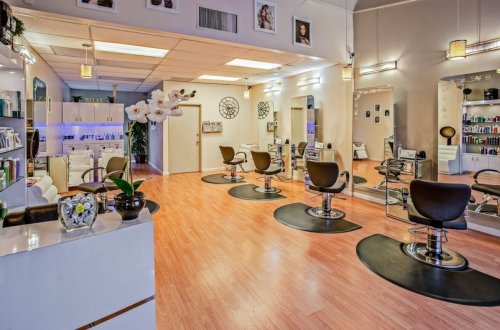 Bakıda gözəllik salonlarından kosmetik ləvazimatlar oğurlanıb