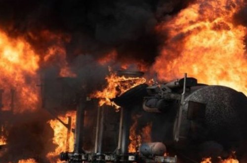 При взрыве цистерны с топливом в пригороде столицы Гаити пострадали более 20 человек