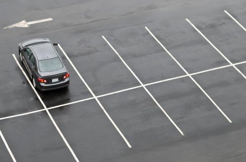 Avtomobilini 48 saatdan çox parklanma yerində saxlayanlar 20 manat cərimələnəcək