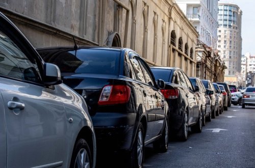 Avtomobilini yolun hərəkət hissəsində saxlayanlar 40 manat cərimələnəcək