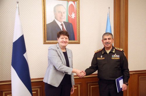 Министр обороны Азербайджана встретился с делегацией МИД Финляндии - ФОТО