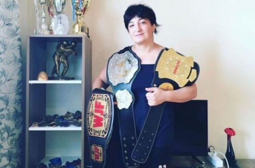 Известную азербайджанскую спортсменку ограбили во дворе полицейского управления