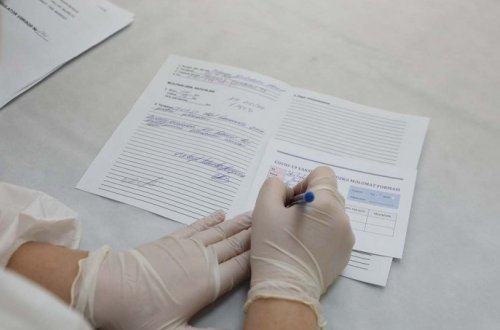 Məhkəmə saxta COVID-19 arayışı verən şirkət direktoru ilə bağlı qərarı elan edib