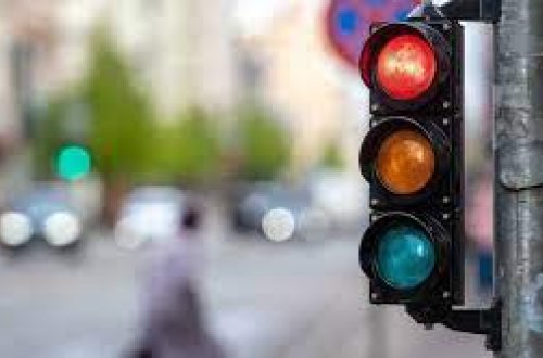 Неработающие светофоры в центре Баку затруднили движение транспорта - ФОТО