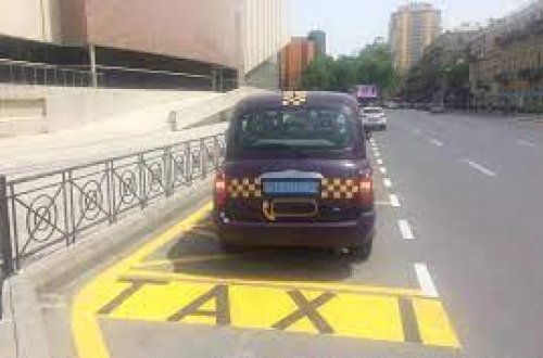 Azərbaycanda taksi duracaqlarında başqa avtomobil saxlayanlar cərimələnəcək