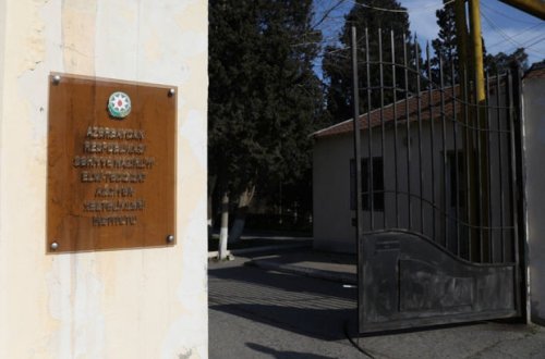 Пожар в НИИ легочных заболеваний в Баку: сотрудники полиции эвакуировали более 40 пациентов