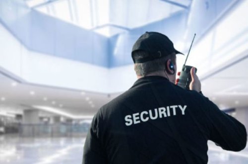 Bakıda zavodun gözətçisinin başına daş vurub pulunu oğurladılar