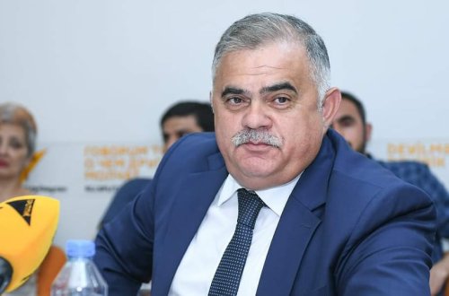 Irəvanın ikibaşlı oyunu...