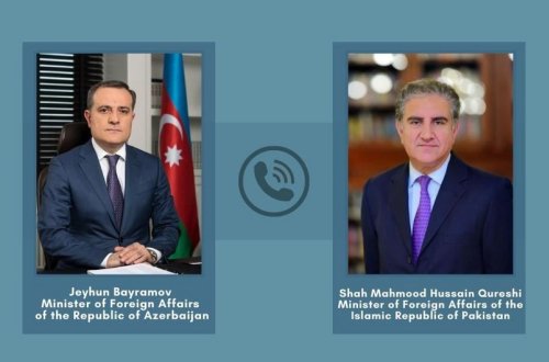 Ceyhun Bayramov pakistanlı həmkarı ilə telefonla danışıb