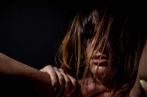 Bərdədə arvadını boğaraq öldürən şəxsə hökm oxunub