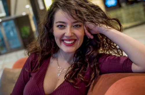 Yarıçılpaq halda qarda uzanan Pelin koronavirusa yoluxdu - VİDEO