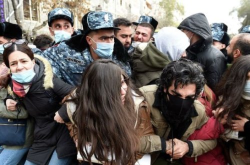 Erməni qaçqınlar İrəvanda etiraz keçirdilər - VİDEO