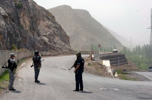 Qırğızıstan-Tacikistan sərhədində atışma davam edir