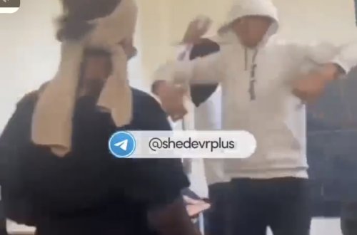 Daha bir məktəbdə xoşagəlməz görüntü : Sinifi dağıdır, müəllimi qovurlar - VİDEO