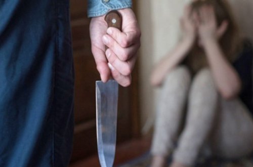 Oğlunun gözü önündə arvadına 30 bıçaq vurdu: “Yalvarıram, məni öldürmə” - FOTO/VİDEO