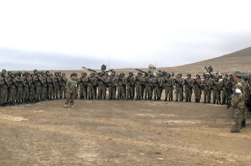 Hərbi vəzifəlilərlə keçirilən təlim toplanışı başa çatıb