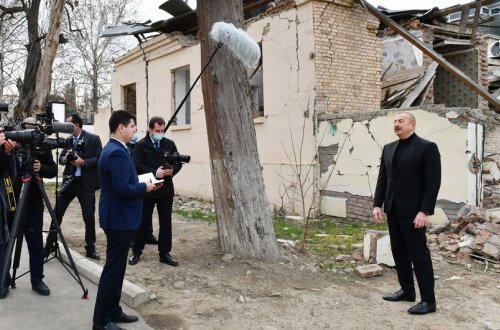 Prezident Murov dağındakı tunelin tikintisindən danışıb