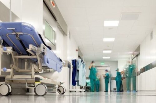 Həkimin çantasından 600 manat oğurladı – Video