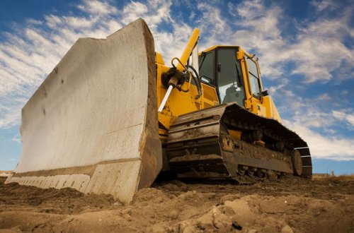 Отец случайно задавил бульдозером семилетнего сына