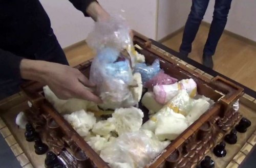 Azərbaycan gömrüyü şahmat lövhəsindən külli midarda narkotik vasitə aşkar edib -FOTO