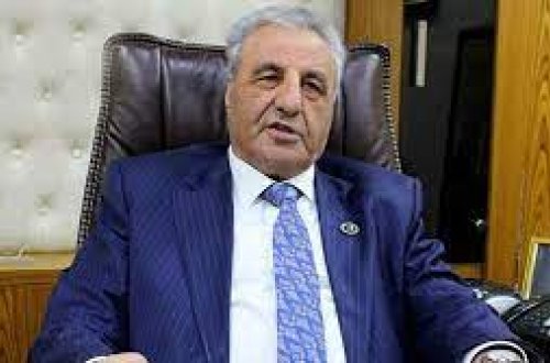 Vəkil Tağı Əhmədovun məhkəmədə dindirilməsini tələb edib