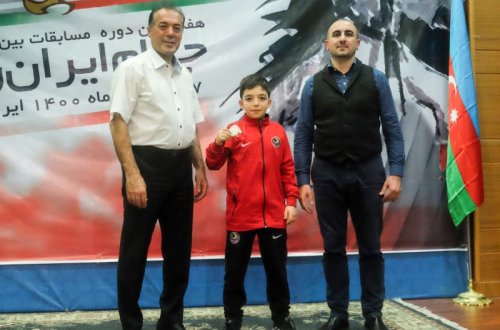 Yeniyetmə karateçilərimiz Tehrandan qələbə ilə qayıtdılar - VİDEO