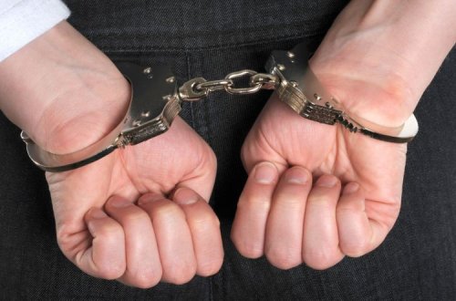 Qırğızıstanda prezidentin qohumu olduqlarını iddia edən dələduzlar saxlanılıb