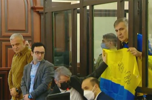 Saakaşvili məhkəmədə Ukrayna himnini oxudu - Video